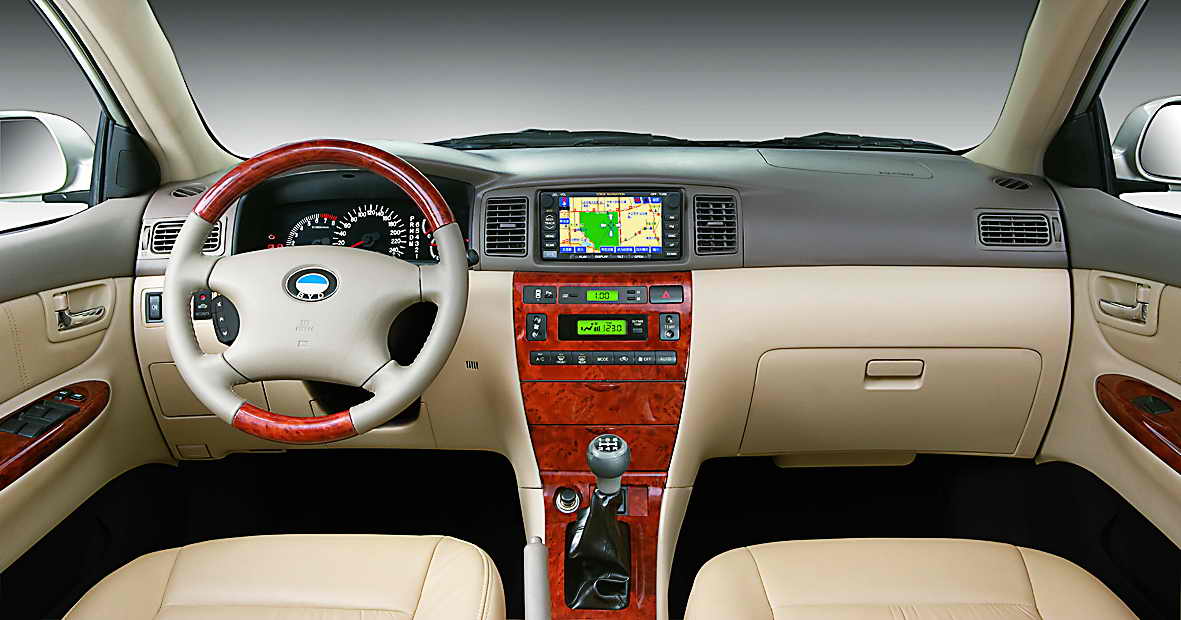 内饰方面同样也延续了最初的设计风格,但是因为成本的的考虑,仪表台