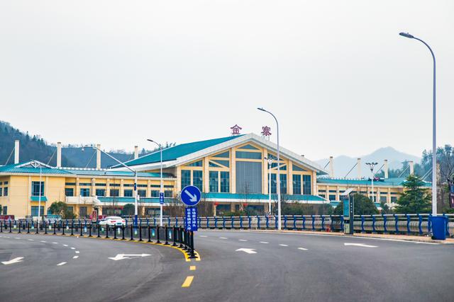 安徽有座将军县,位于大别山腹地,藏着10km野生玉兰谷_金寨县