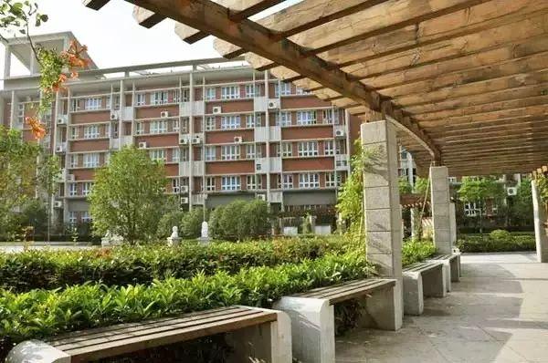 武漢15個(gè)區(qū)“最美中學(xué)”評(píng)選，有你的母校嗎(圖13)