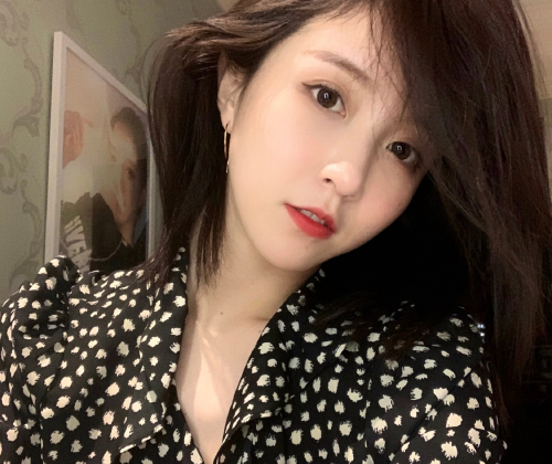 网红莉哥被问在哪上大学听完她的回答后网友直呼不可小觑