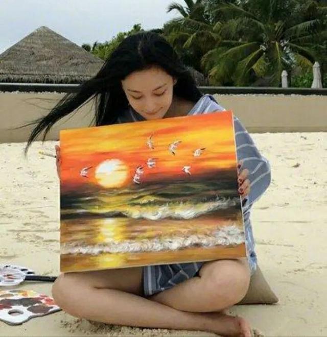 张馨予绘画让人眼前一亮,网友:有水平!戏里戏外都出彩