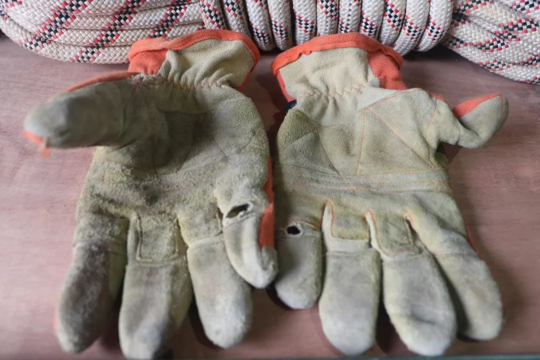 一双抢险救援手套的自述