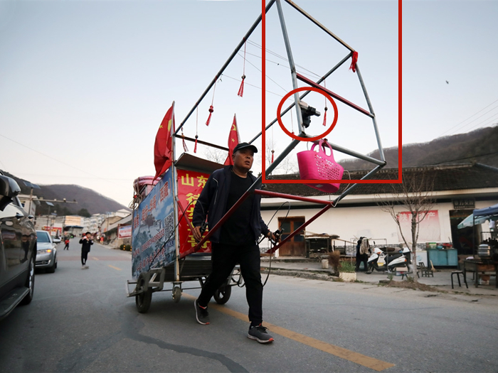 原创那些拉车徒步者,为何要在车前焊铁架?网友:里边有"猫腻"