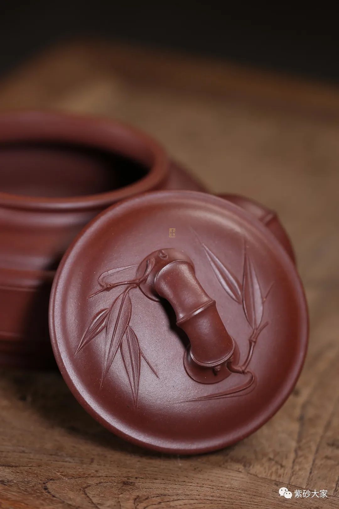 双线竹鼓壶,为传统壶型,传承经典,端庄雅致,不失浑厚朴实,质拙中显