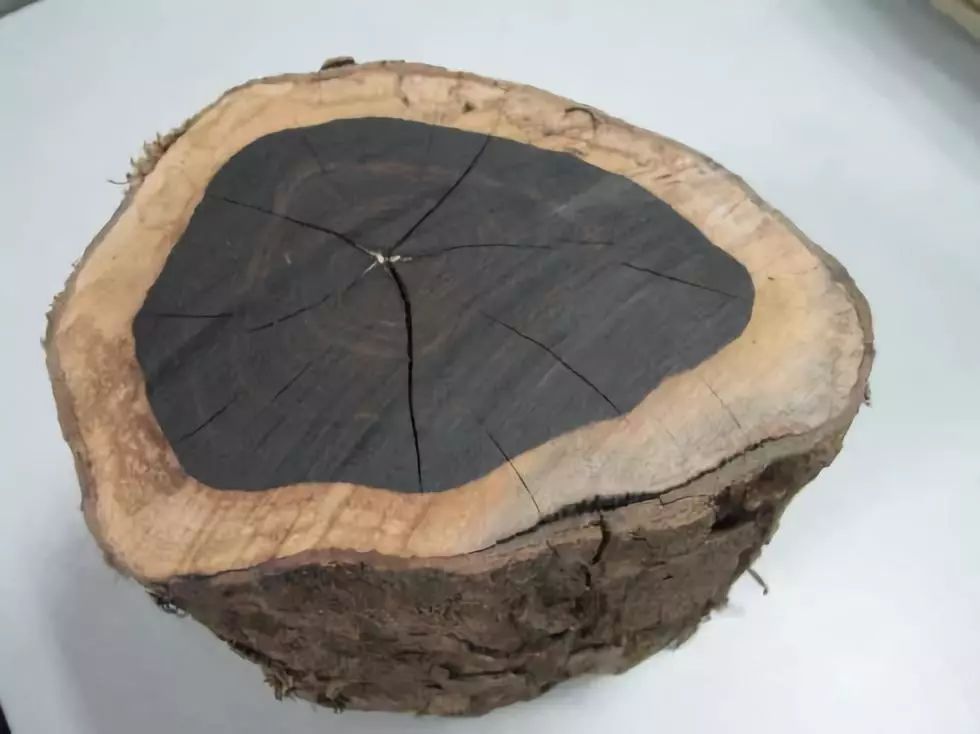 今天给大家介绍一款黑檀木镶铜线香沉檀香盒卧香香筒套装声明