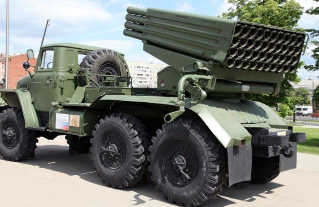 火箭炮在技术上有多个改进:其一,射程了提高了许多,可以打击70~130