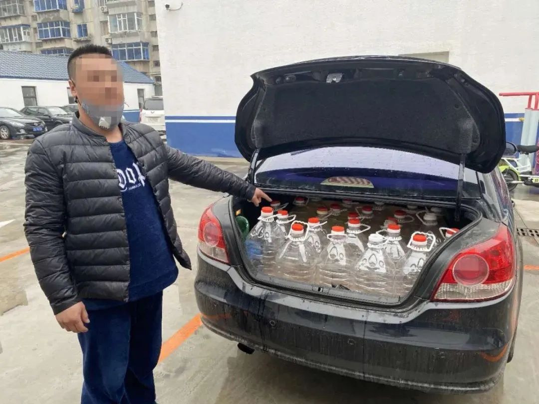 3月7日,辽宁锦州市发现一起在居民小区内贩卖散装汽油事件.