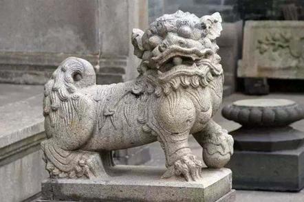 古代大户人家门前都会放石狮子为什么一个张嘴一个闭嘴