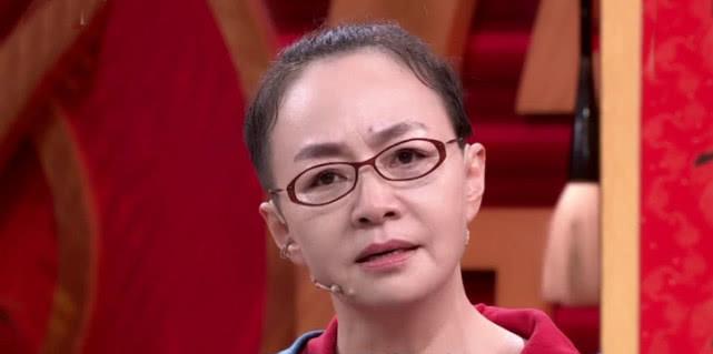 北京卫视春晚:全程无缝连接,节目超精彩,1块钱红包成最大亮点_宋丹丹