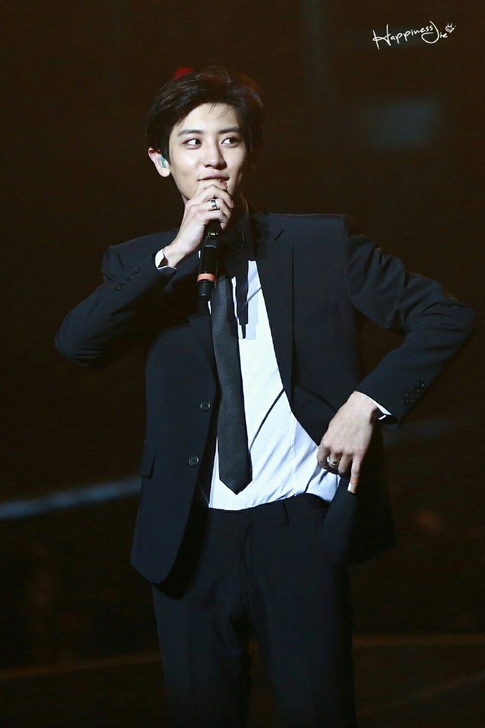 帅哥的狼奔黑西装永远是心头挚爱,半永久请求!_灿烈