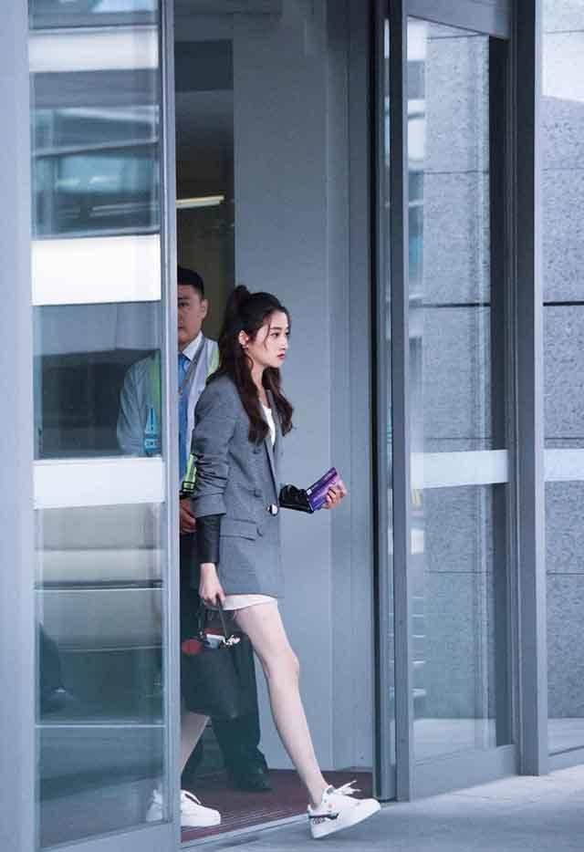 原创关晓彤女大十八变演绎高个子女生穿搭典范不愧是鹿晗女朋友
