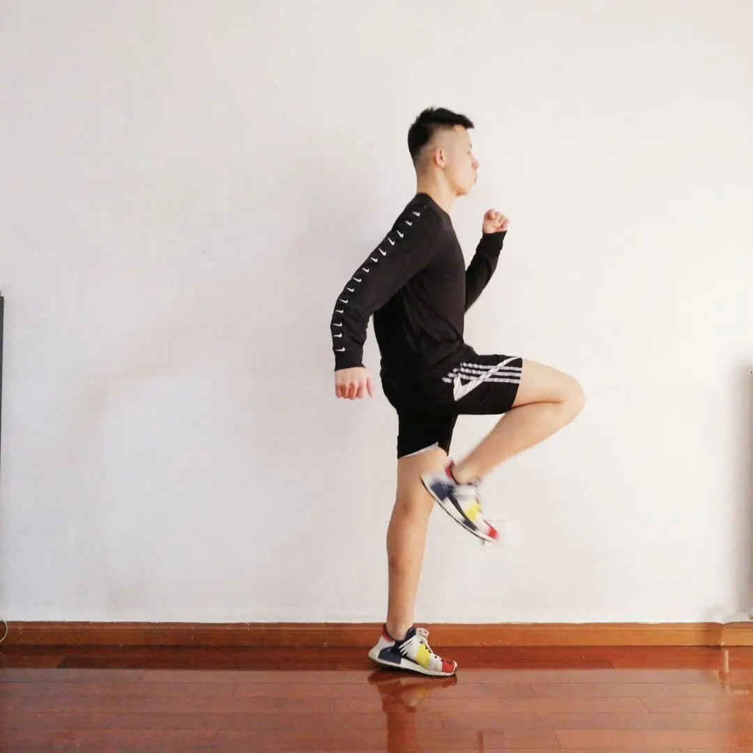 练习一:高抬腿跑毒病抗对体身炼锻(3月14日)