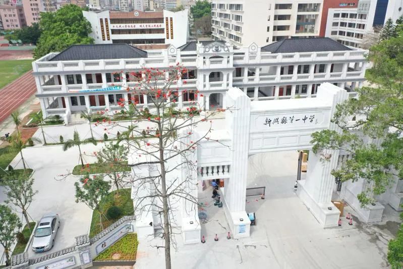 据介绍,新兴县第一中学投资约3500万元(其中北英慈善基金捐资2000万元