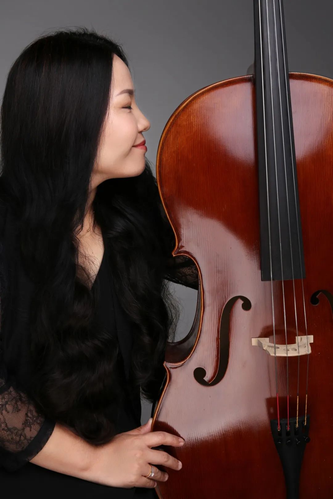 中国女大提琴家图片
