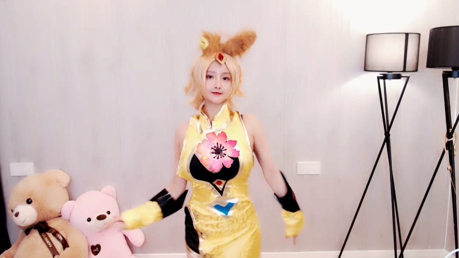 古阿扎cos王者荣耀中的妲己比游戏中的还夸张