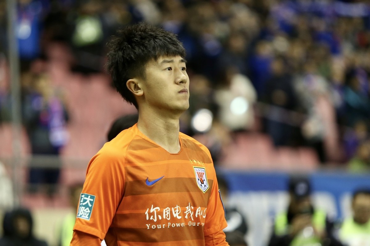 原创鲁能国脚新发型惹争议韦世豪之后中超第二人请用能力匹配发型