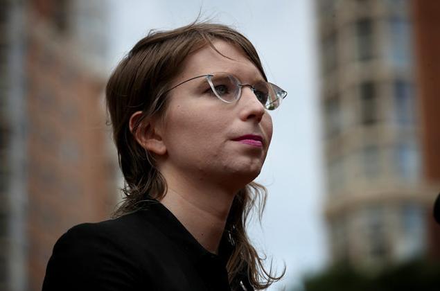 美陆军退役情报员,因泄露国家机密被判重刑,如今剧情三次大反转_曼宁