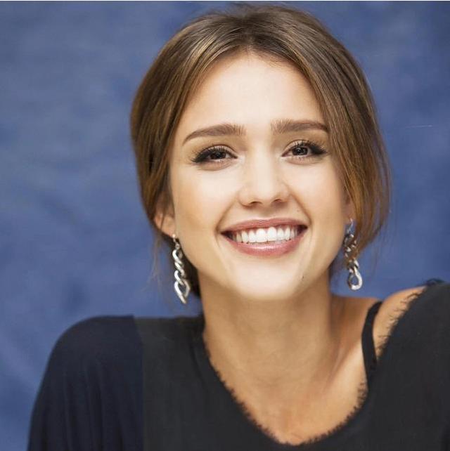 原创她是与寡姐齐名的性感女神这位38岁美国甜心家的7千万豪宅让人