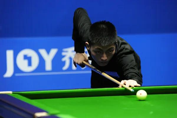 2010年,远离台球许久的申重阳转战中式台球,凭借犀利的球风成为球迷心