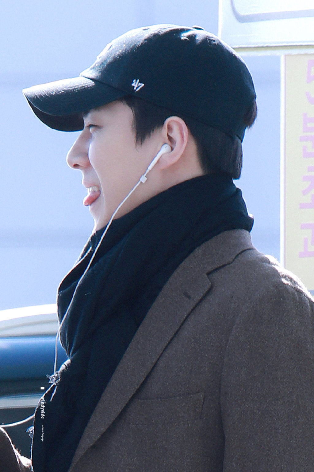 笑起来就喜欢吐舌头,可爱就是世勋的本质!