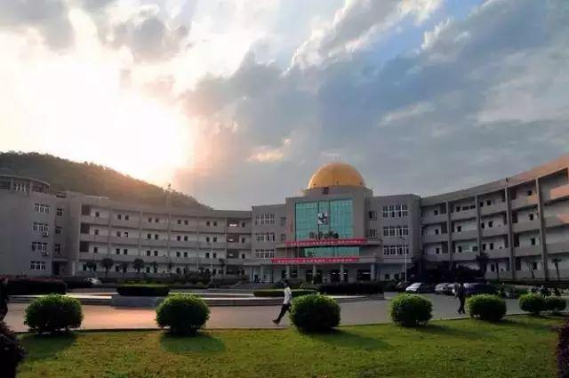 武漢15個(gè)區(qū)“最美中學(xué)”評(píng)選，有你的母校嗎(圖38)