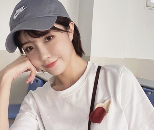 网红莉哥被问在哪上大学听完她的回答后网友直呼不可小觑