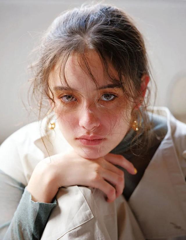 而不可否认,这其中被讨论最多的莫过于「高级脸」和「厌世脸」了.