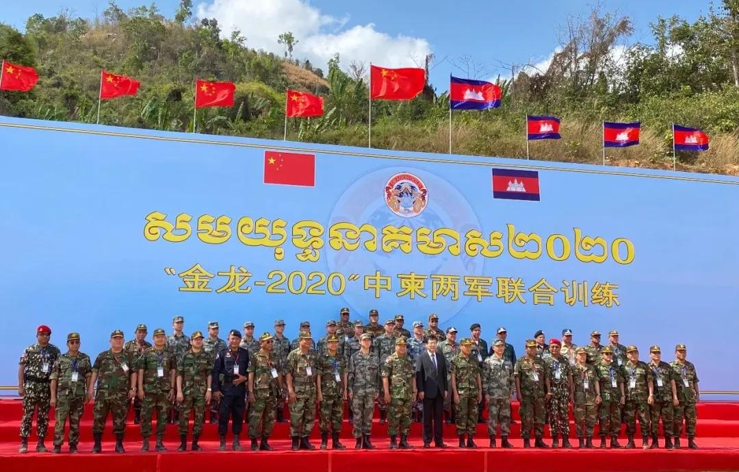 曾两次参加阅兵接受检阅东海籍军人张洋今再赴异国手持国旗开训