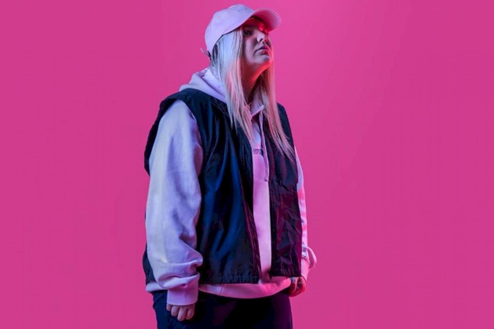 tones and i(本名:toni watson),去年发行的单曲