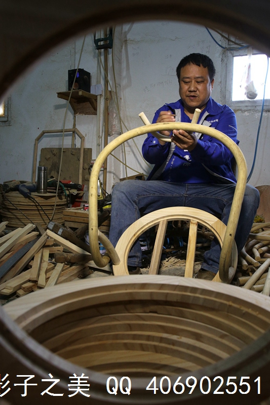在汉中南郑,陈良顺就是这样一位藤编手艺人,悉心挖掘古老的藤编技艺