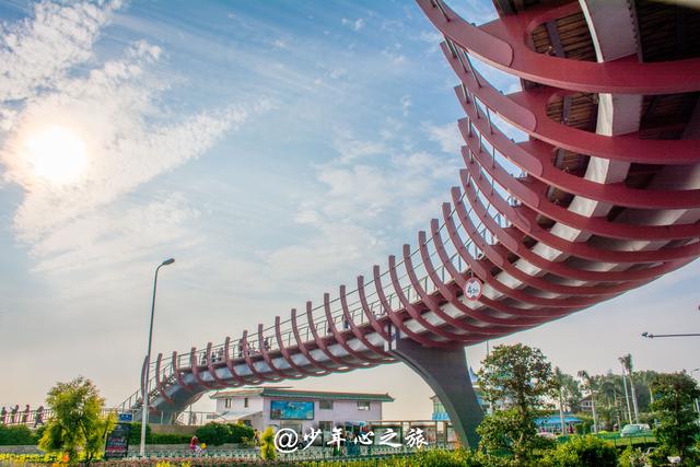 原创厦门这座天桥因设计独特成网红打卡地却被游客吐槽太窄