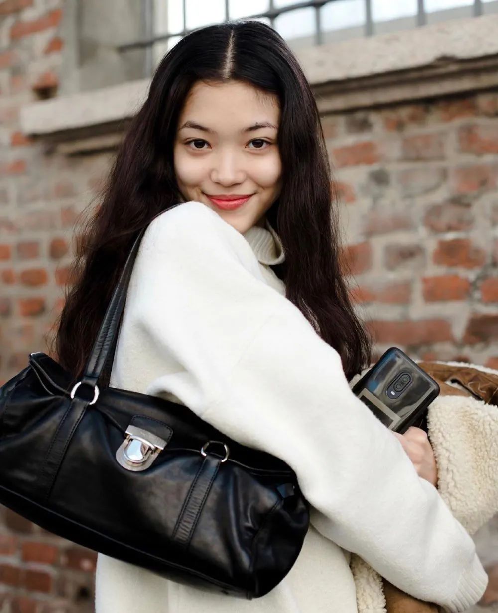 18岁混血模特mika美佳出道半年横扫时装周杂志也崭露头角