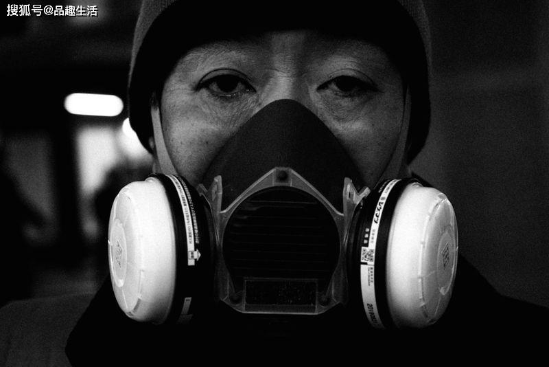 原创冠状病毒疫情下的东京一些令人不安的场景黑白视图