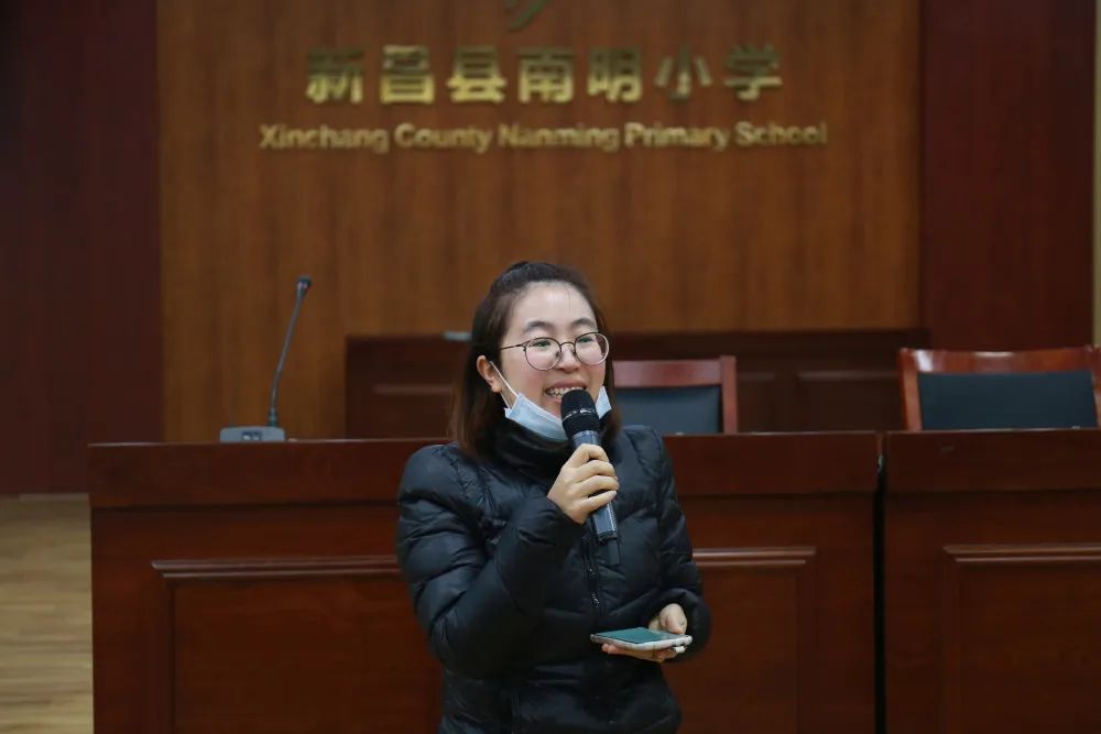 南明小学副校长周刚夫对模拟演练做了详细部署,要求老师们在做好个人