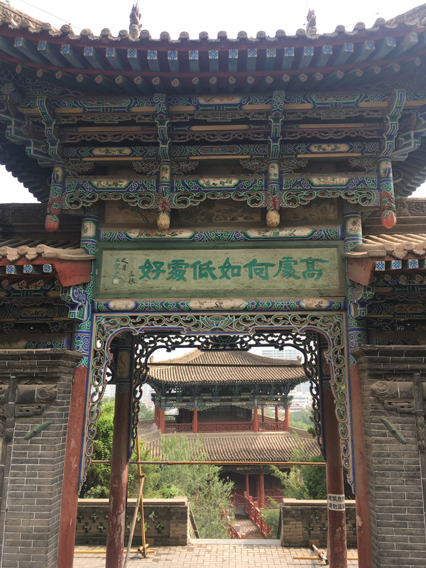 五泉山是兰州城最高的山山顶上有五眼泉水神了