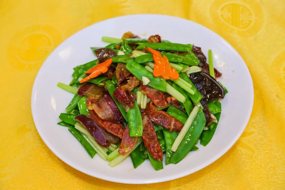 荷芹炒腊味■■■■■铁板鲜鱿■■■■■水煮牛肉拍蒜紫苏蒸鱼仔顺德