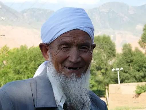 民族名片撒拉族生活在青藏高原边缘的民族