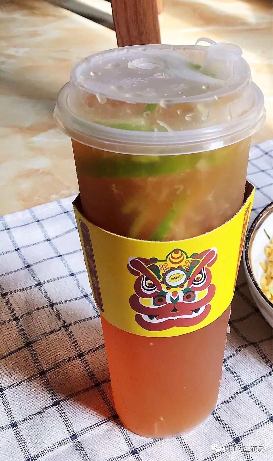 杨小贤最受欢迎的奶茶烧仙草终于推出杯装