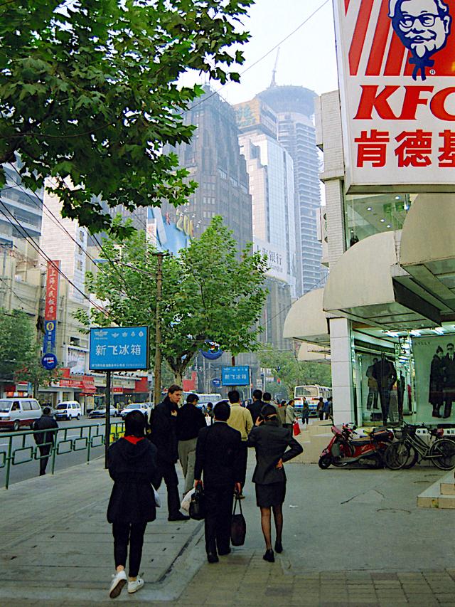 原创上海记忆1999年建设中的明天广场全线通车的延安高架路