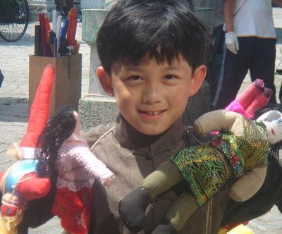 《船娘雯蔚》中饰演了小家扬在《妈妈为我嫁》中饰演了王凯诚(童年)在