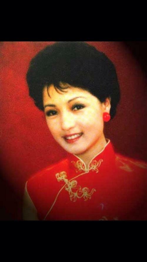 "南国丽人"侯玉婷:年轻时是广东台一姐,今退休成模范婆婆