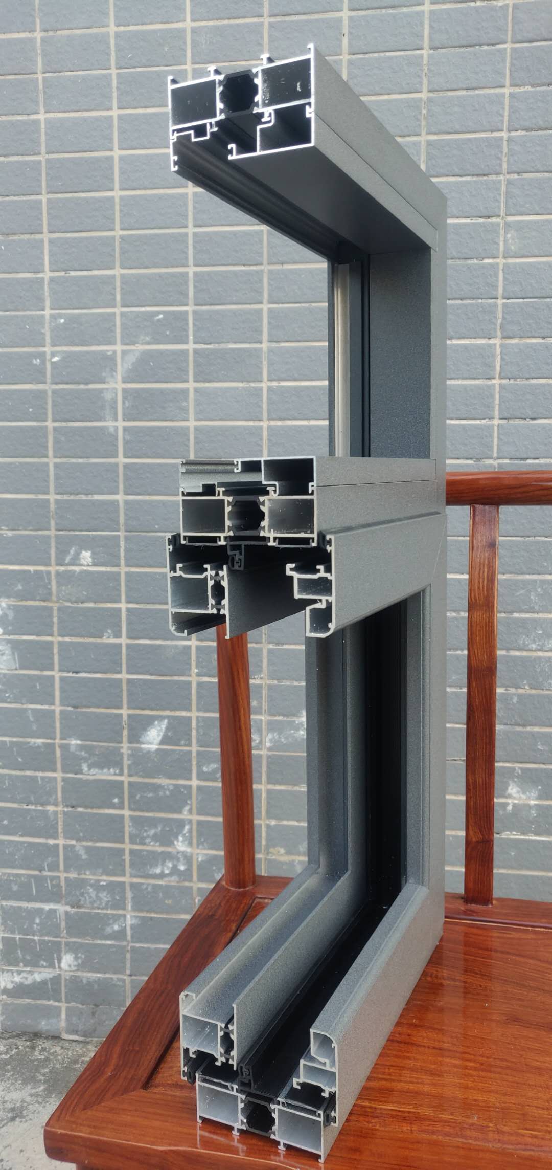 断桥铝封阳台那些事儿西格尔铝材2020新版系列图片