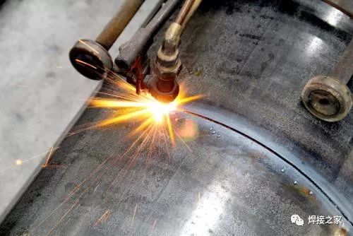 十字接头,角接接头等要求熔透的对接或角对接组合焊缝,其焊脚尺寸不够