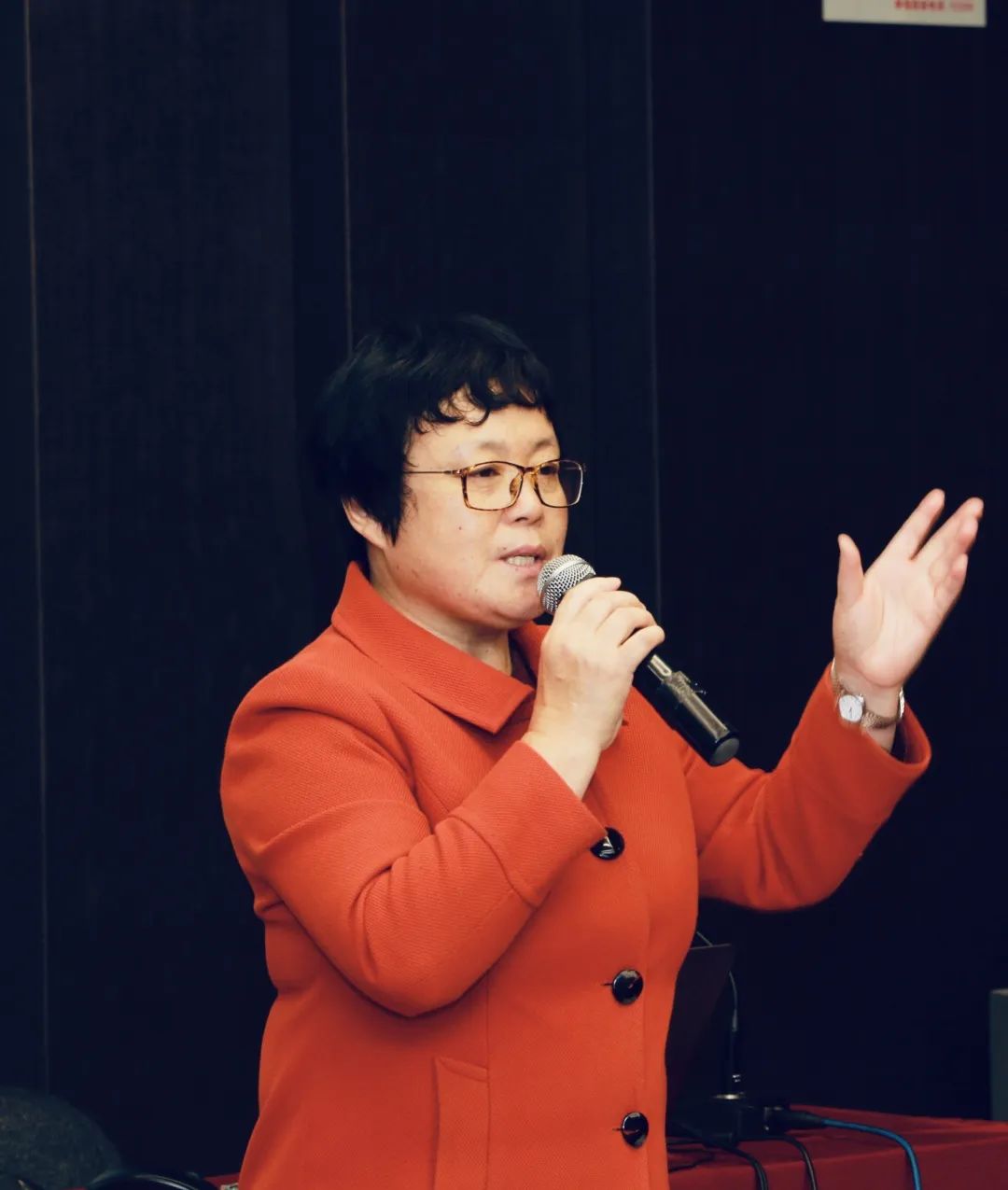 主讲人德育办公室主任,教务处处长:刘金兰第一讲用高昂的激情战疫情