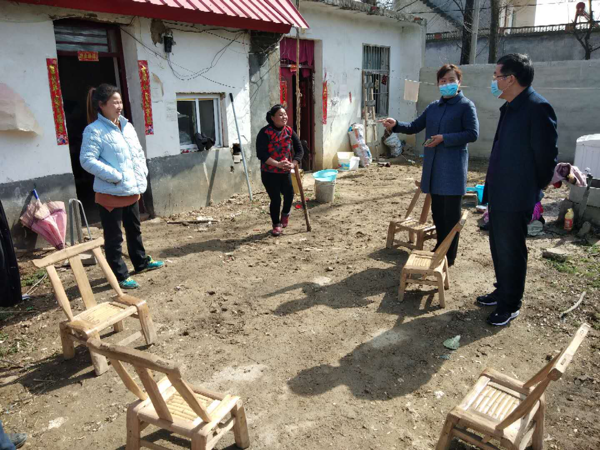 社旗县领导白国辉李东方到大冯营镇走访慰问贫困户