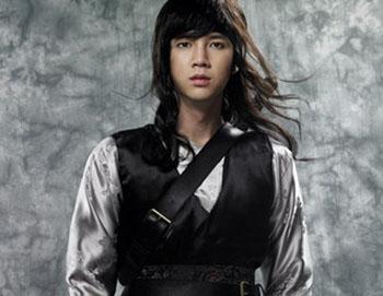 二次学习之后,张根硕的资源大涨,2008年,张根硕出演《快刀洪吉童》,他