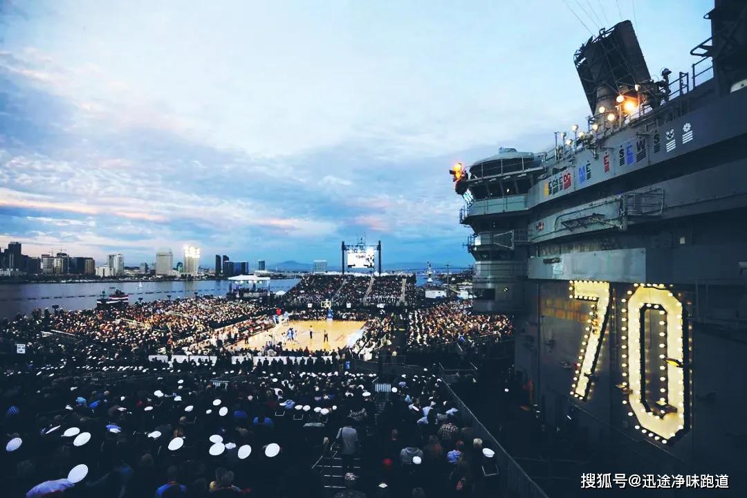 威尼斯海滩篮球场美国洛杉矶蓝天,白云,碧海,沙滩,篮球场,这就是