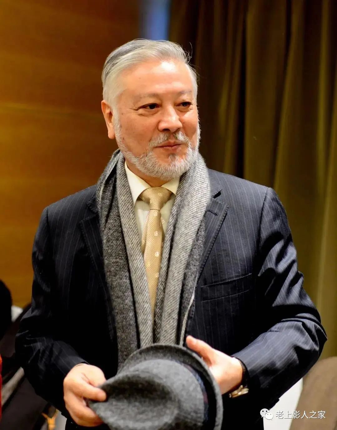 "申声传情"第十七期,由上影演员马冠英献声,朗读医生邓玉海的前线日记