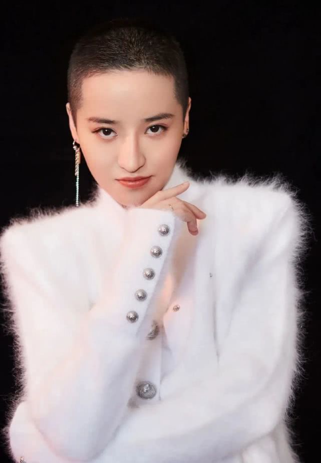 原创娱乐圈寒冬明星们怎么度过十八线女星失业富豪老爸为其开公司安排