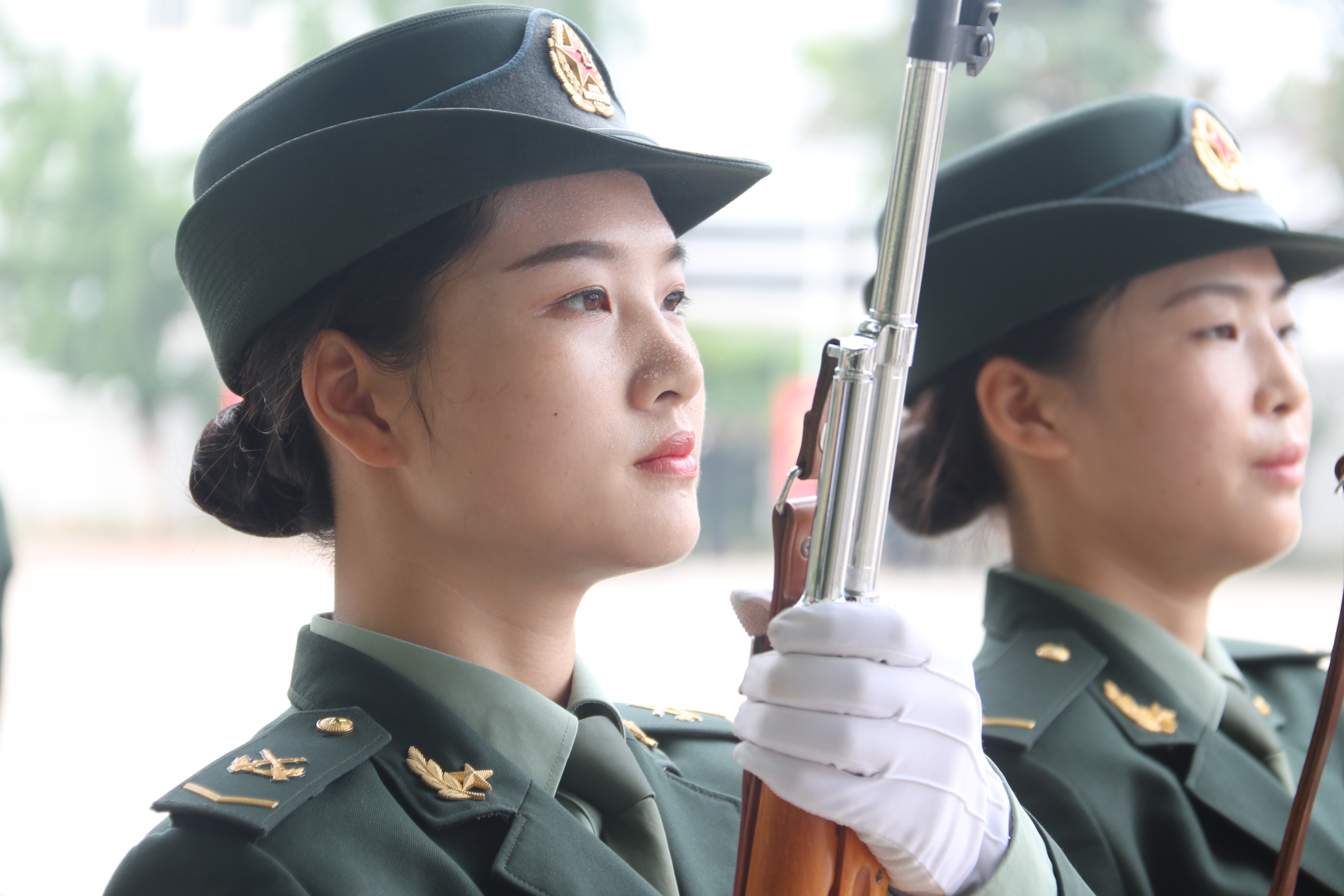 中国女兵照片当壁纸图片